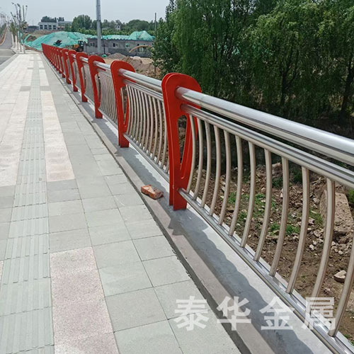 不銹鋼護(hù)欄 不銹鋼護(hù)欄